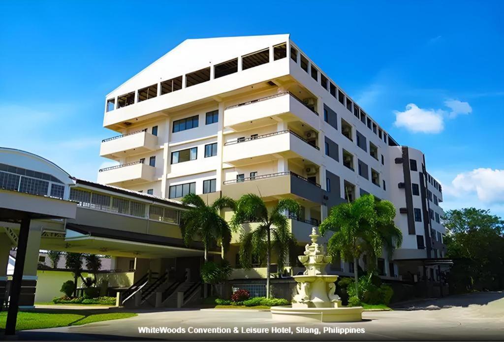 Whitewoods Convention And Leisure Hotel Silang Esterno foto