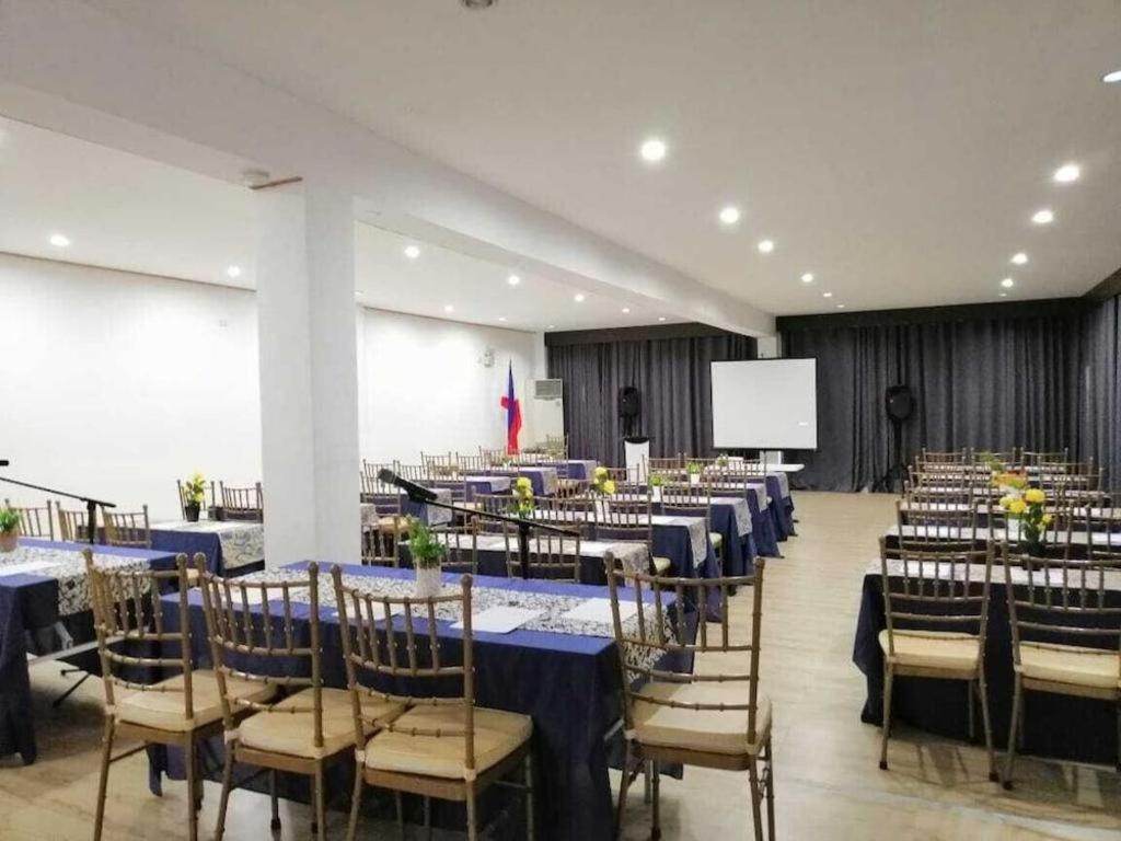 Whitewoods Convention And Leisure Hotel Silang Esterno foto