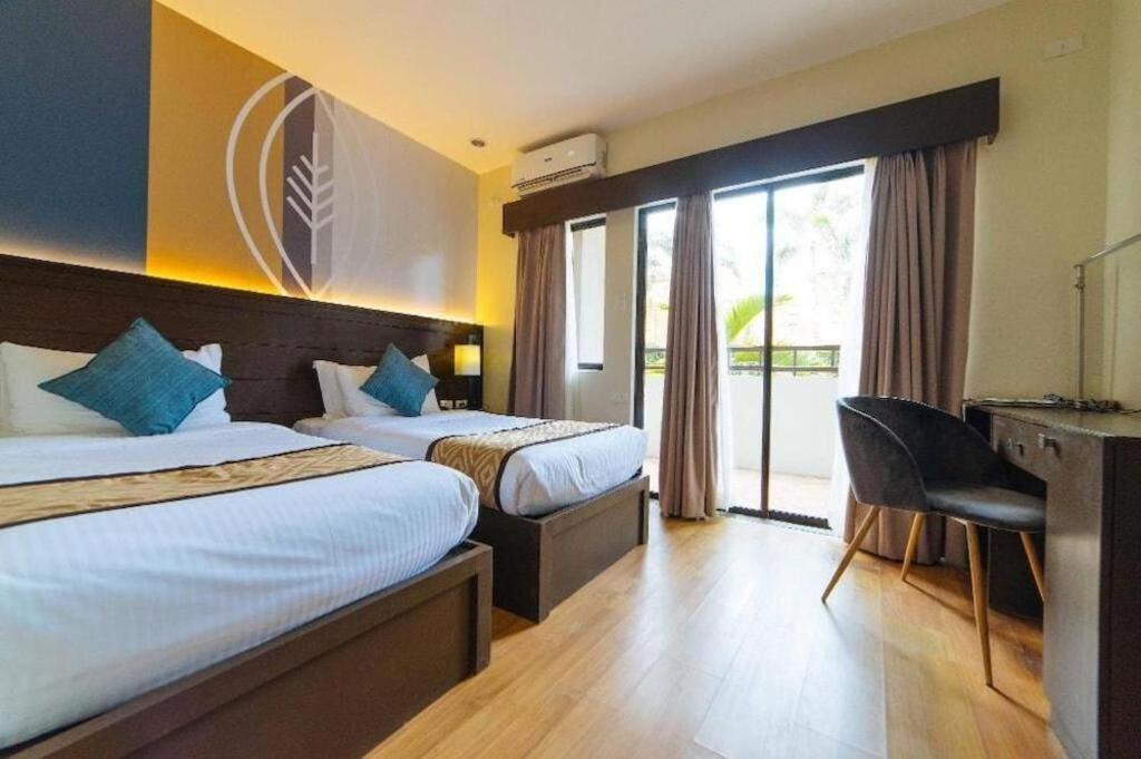 Whitewoods Convention And Leisure Hotel Silang Esterno foto