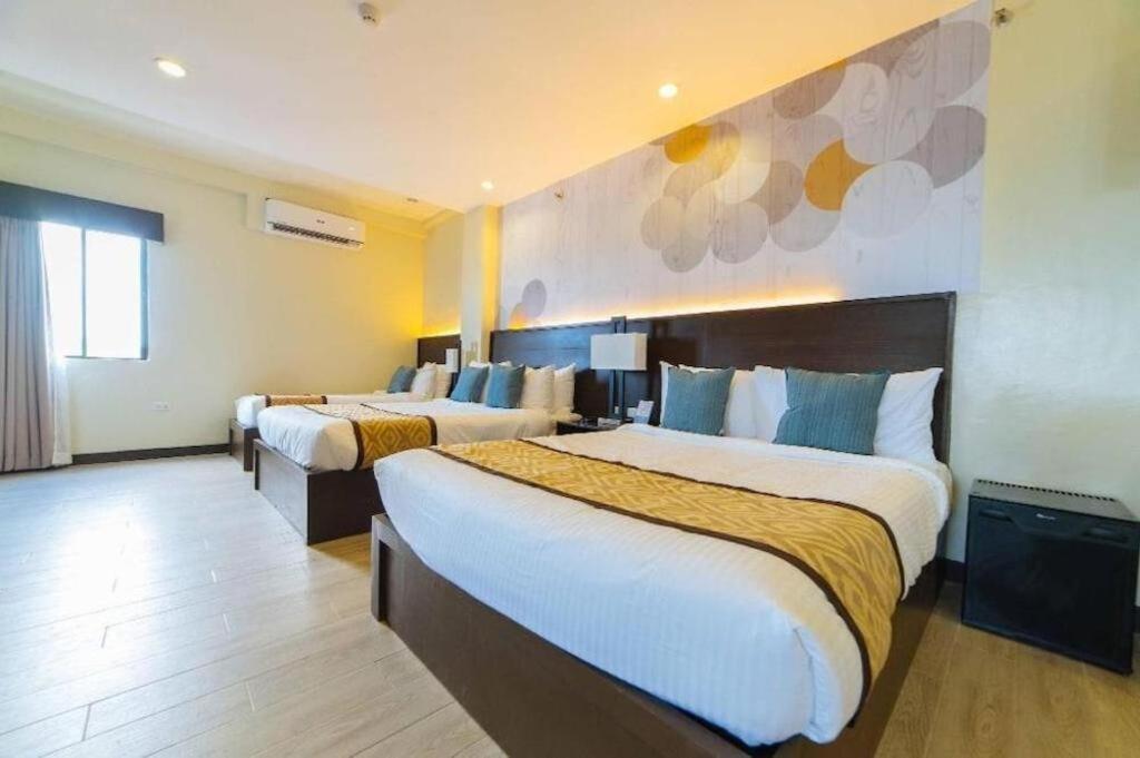 Whitewoods Convention And Leisure Hotel Silang Esterno foto