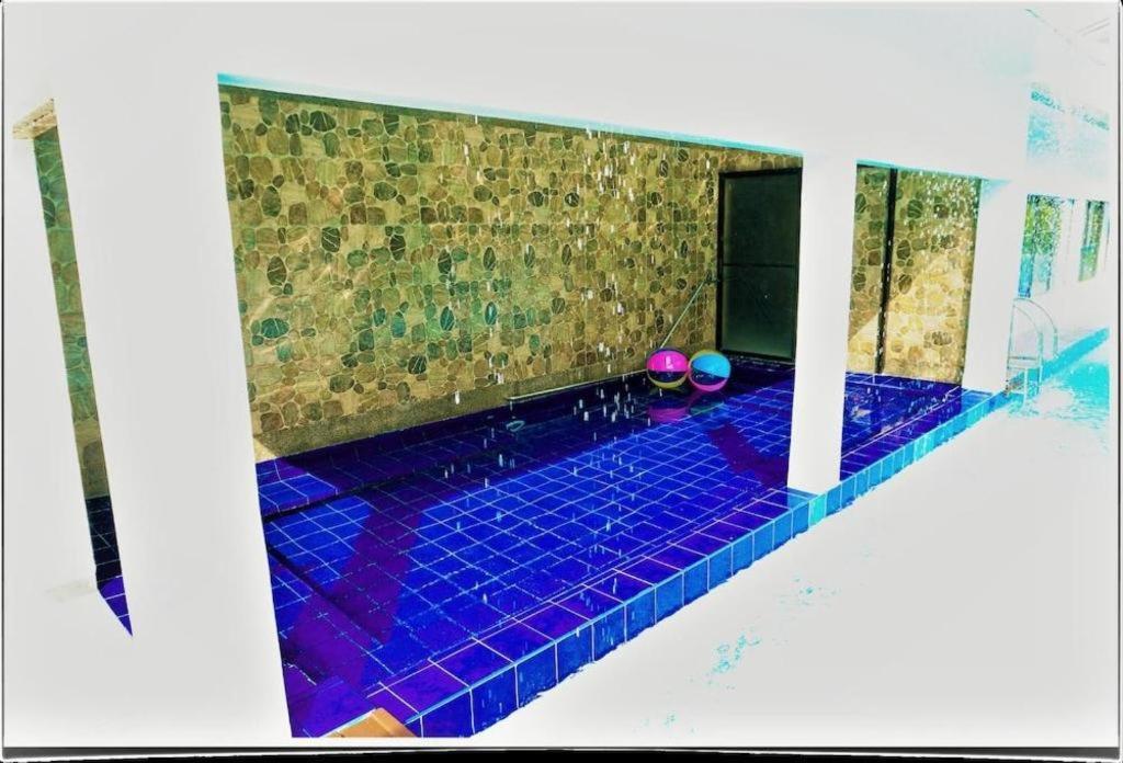 Whitewoods Convention And Leisure Hotel Silang Esterno foto