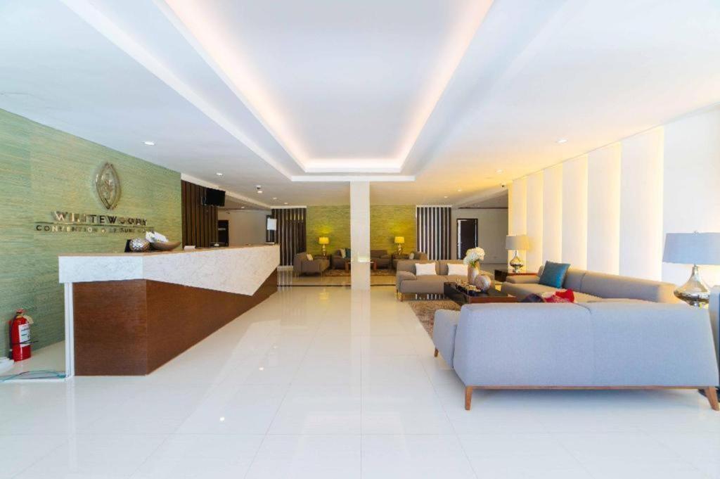 Whitewoods Convention And Leisure Hotel Silang Esterno foto