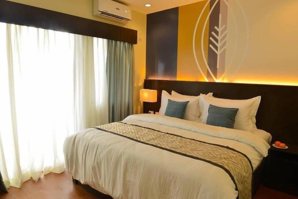 Whitewoods Convention And Leisure Hotel Silang Esterno foto