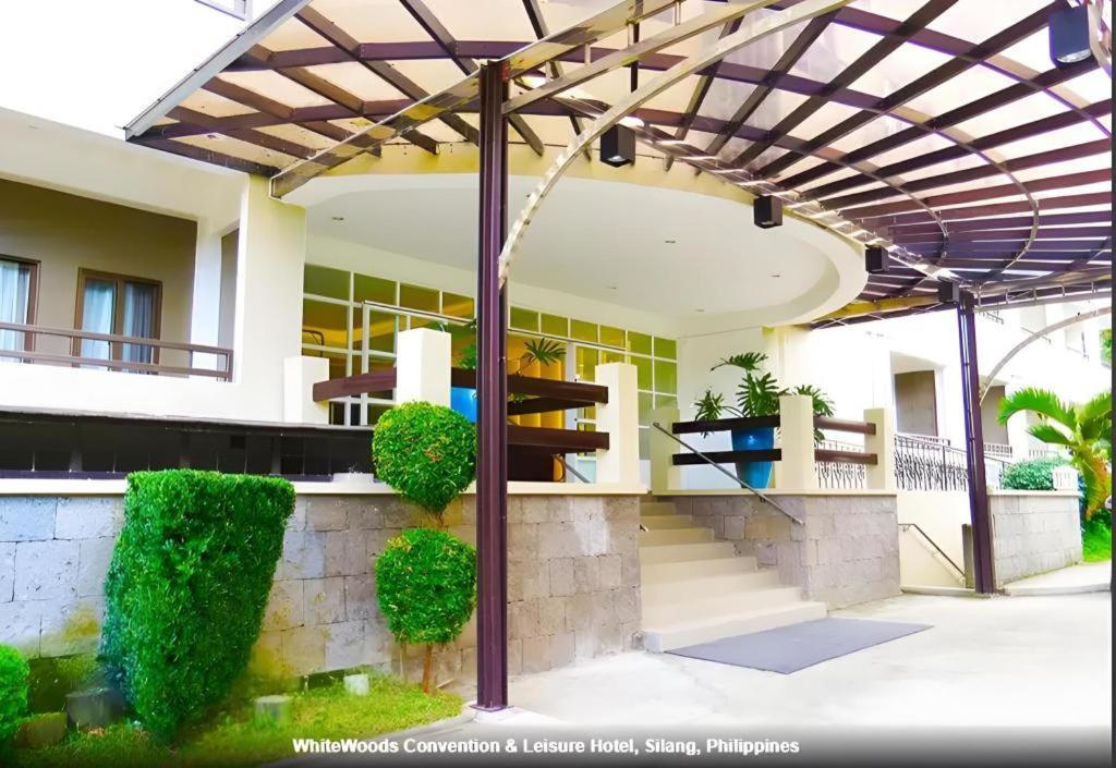 Whitewoods Convention And Leisure Hotel Silang Esterno foto